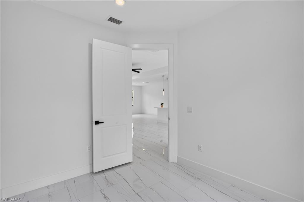 3434 27th Ave Ne Property Photo 11