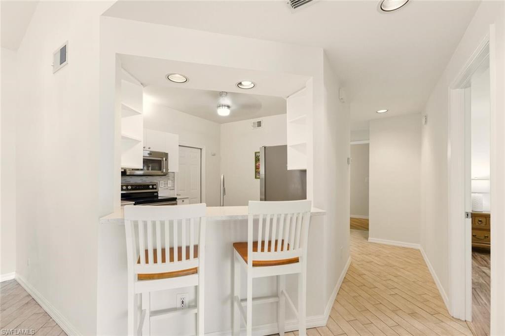 636 Windsor Sq 102 Property Photo 6