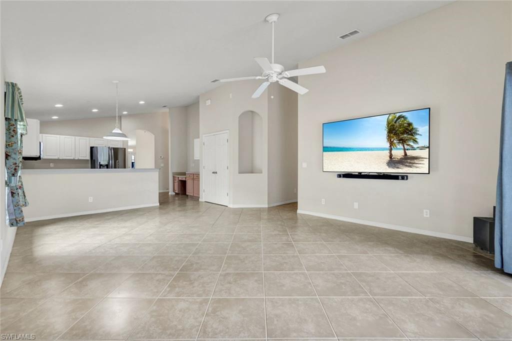 15645 Beachcomber Ave Property Photo 7