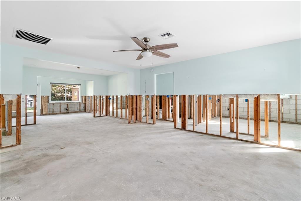 4896 Esplanade St Property Photo 12