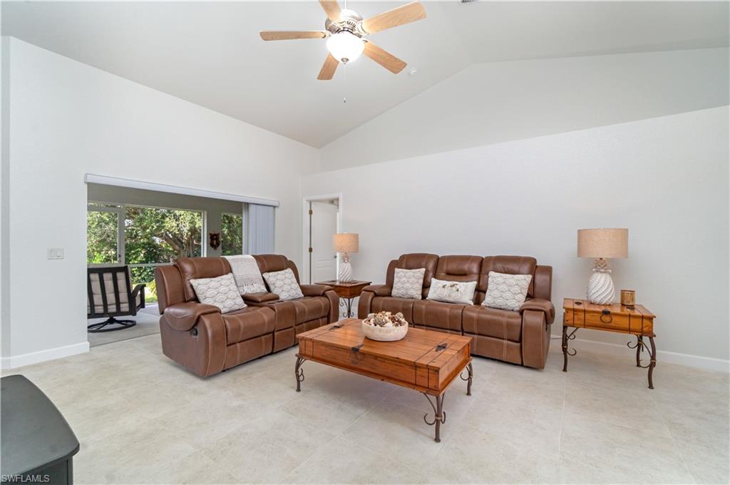 4186 Yucatan Cir Property Photo 6