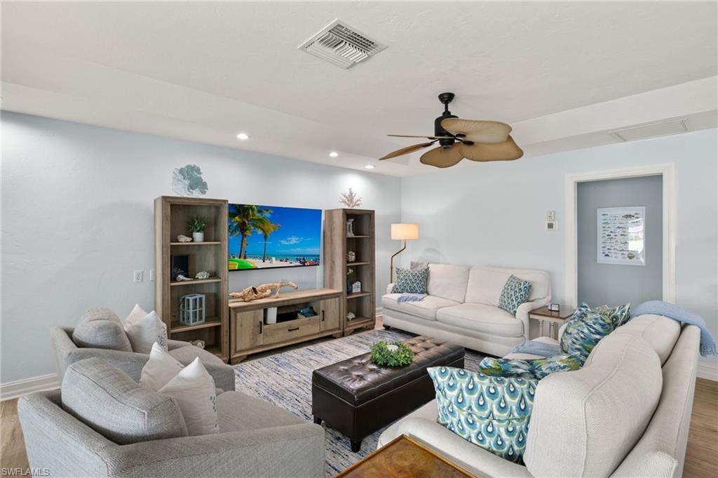 1236 Lamplighter Ct Property Photo 4