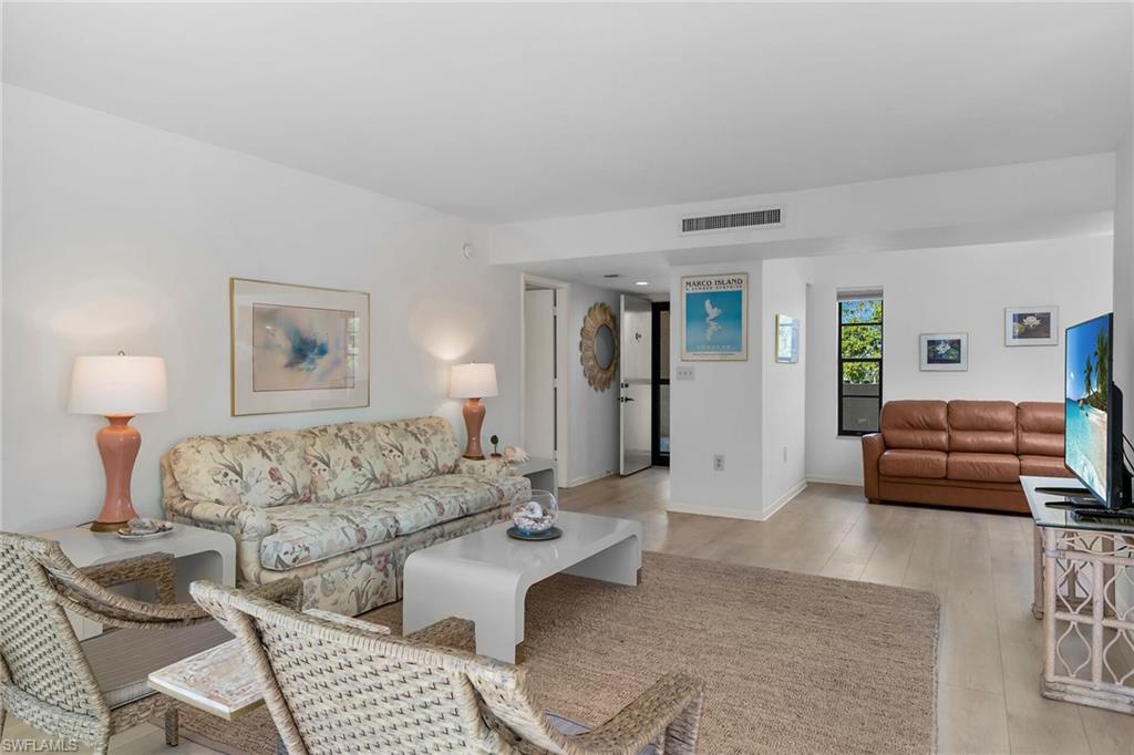 929 Collier Ct B201 Property Photo 11