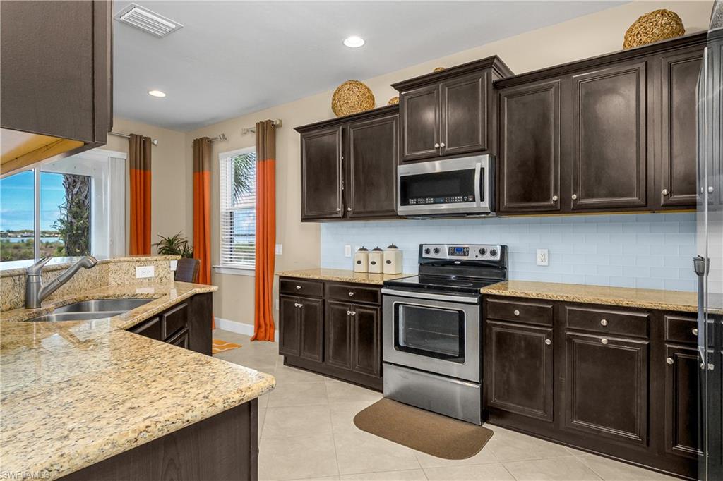 9064 Siesta Bay Dr 5-102 Property Photo 6