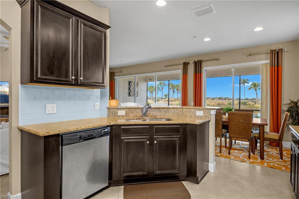 9064 Siesta Bay Dr 5-102 Property Photo 7