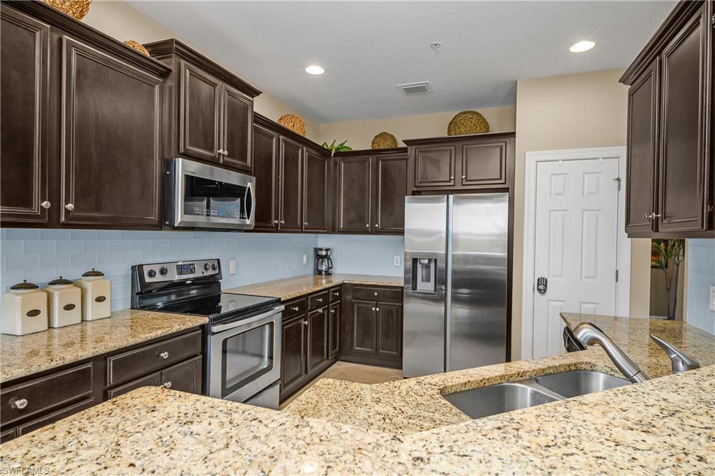 9064 Siesta Bay Dr 5-102 Property Photo 9