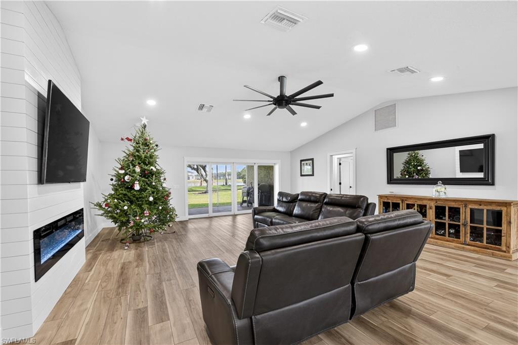 17060 Cypress Creek Dr Property Photo 3