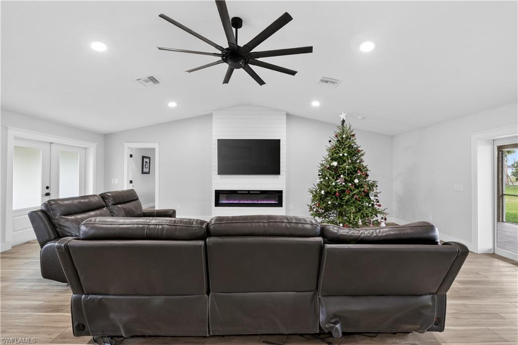 17060 Cypress Creek Dr Property Photo 4