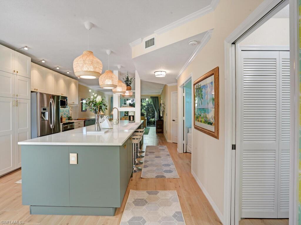 7095 Barrington Cir 6-102 Property Photo 5