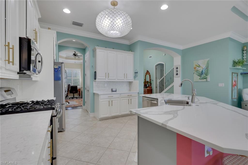 9205 Campanile Cir Property Photo 6