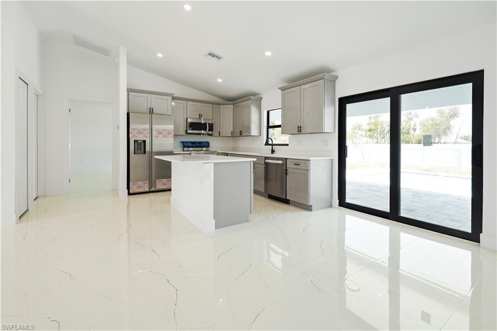 1213 22nd Pl Property Photo 5