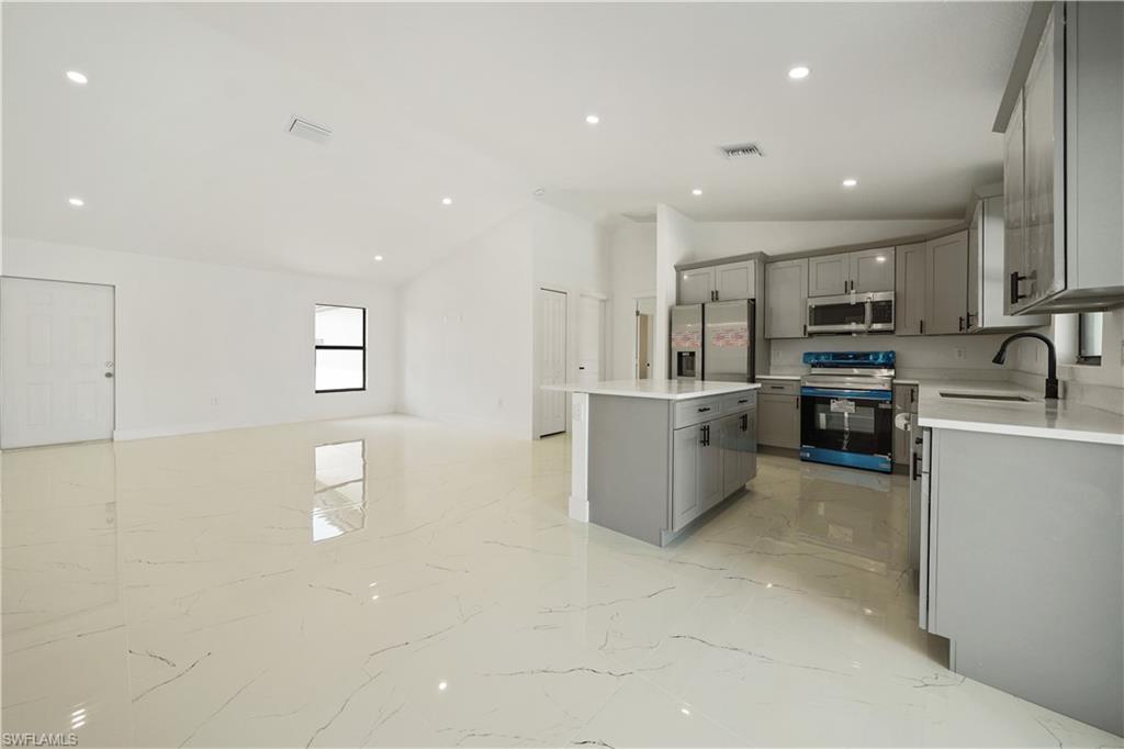 1213 22nd Pl Property Photo 6