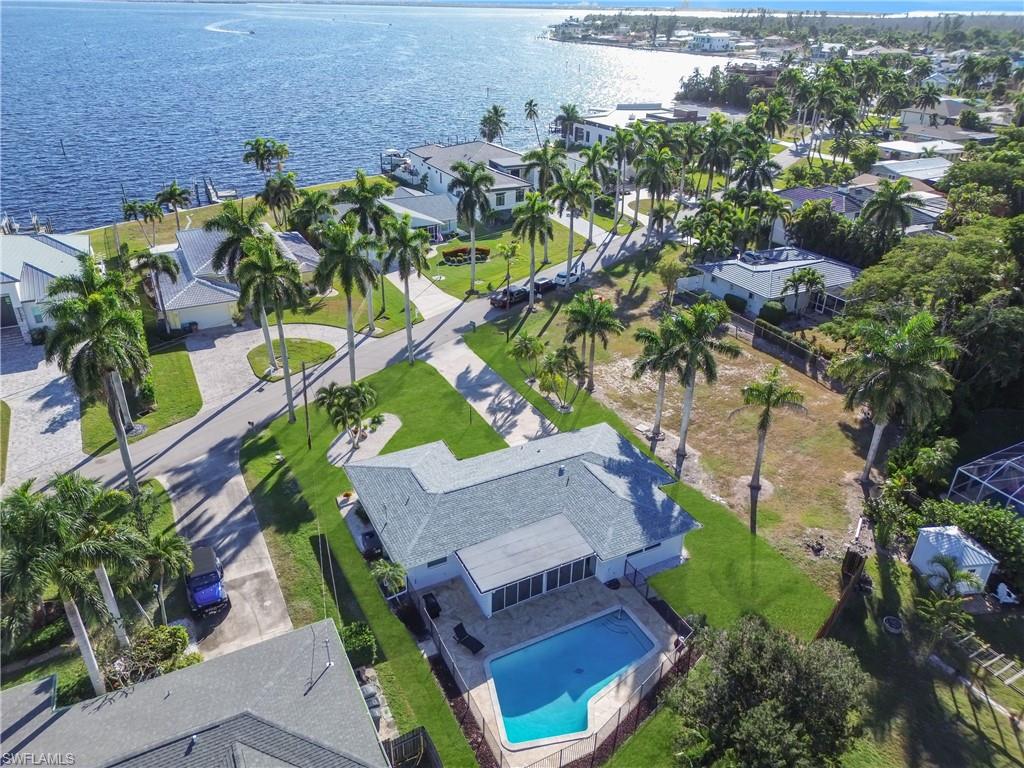 261 Bayshore DR Property Photo 1