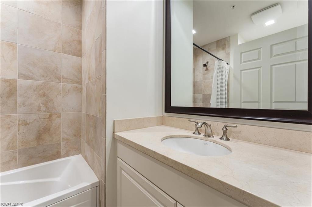 5080 Annunciation Cir 1306 Property Photo 3