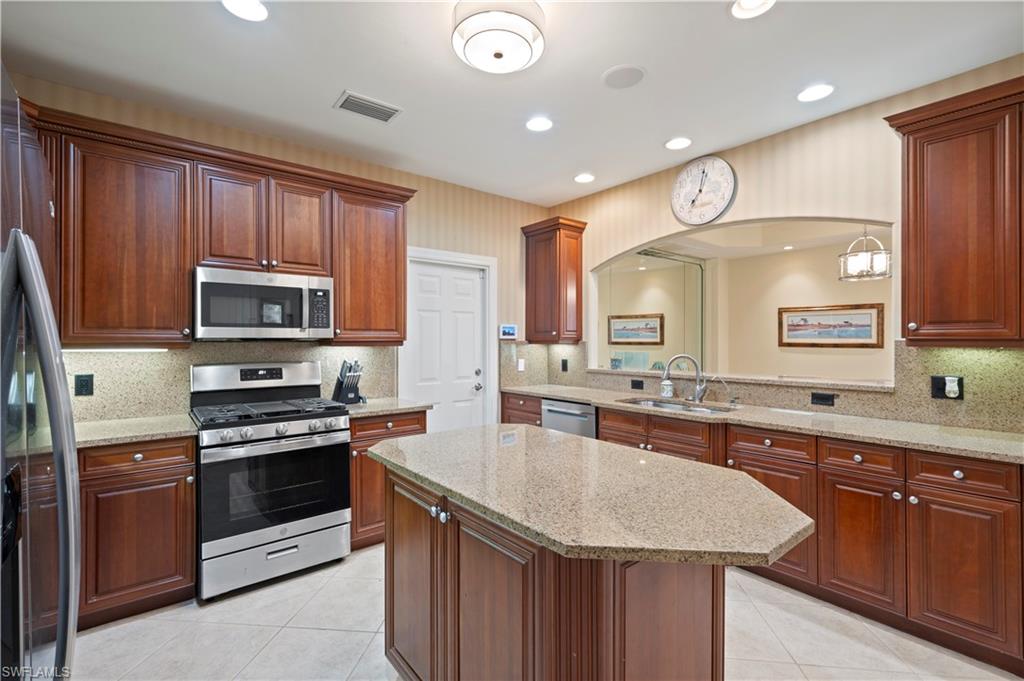 2809 Tiburon Blvd E 2 Property Photo 11