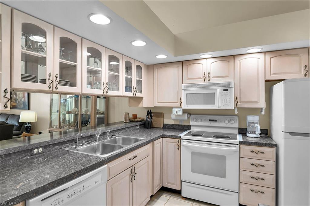 290 Newport Dr 107 Property Photo 8