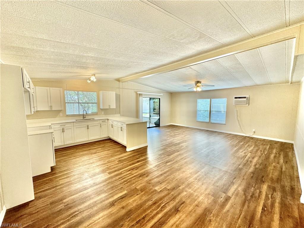 1252 Henderson Creek Dr Property Photo 4
