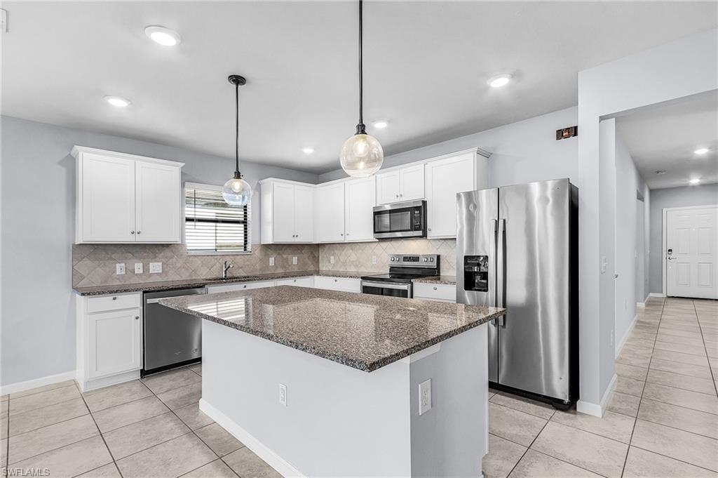 16033 Beachberry Dr Property Photo 3