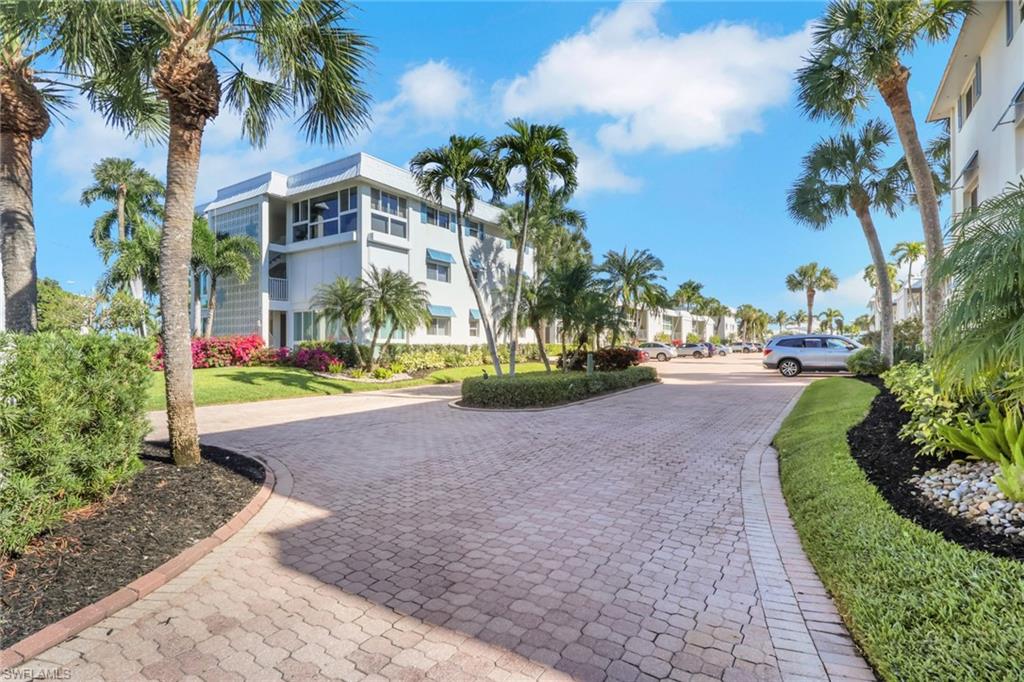 2100 Gulf Shore Blvd N 113 Property Photo 3