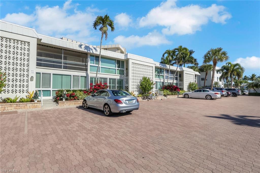 2100 Gulf Shore Blvd N 113 Property Photo 4