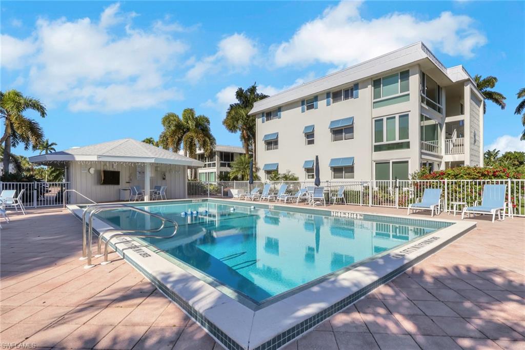 2100 Gulf Shore Blvd N 113 Property Photo 25
