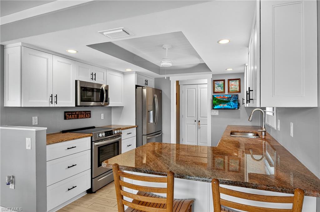 190 Tahiti Cir Property Photo 8