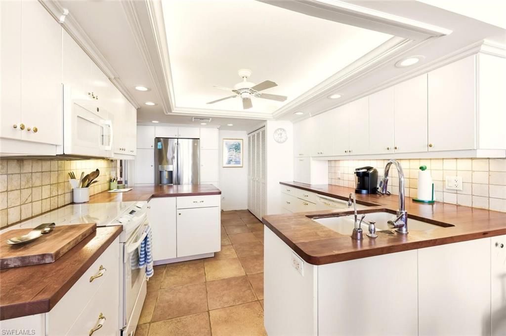 2378 Gulf Shore Blvd N 303 Property Photo 11