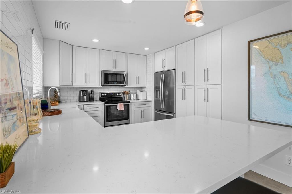 474 Lake Murex Cir Property Photo 4