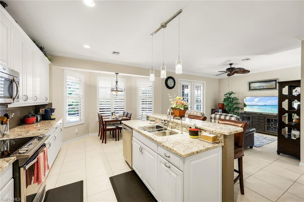 8493 Laurel Lakes Blvd Property Photo 10