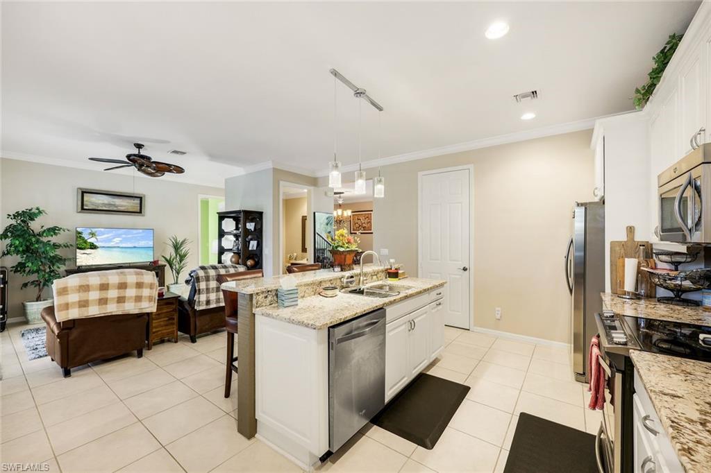 8493 Laurel Lakes Blvd Property Photo 11