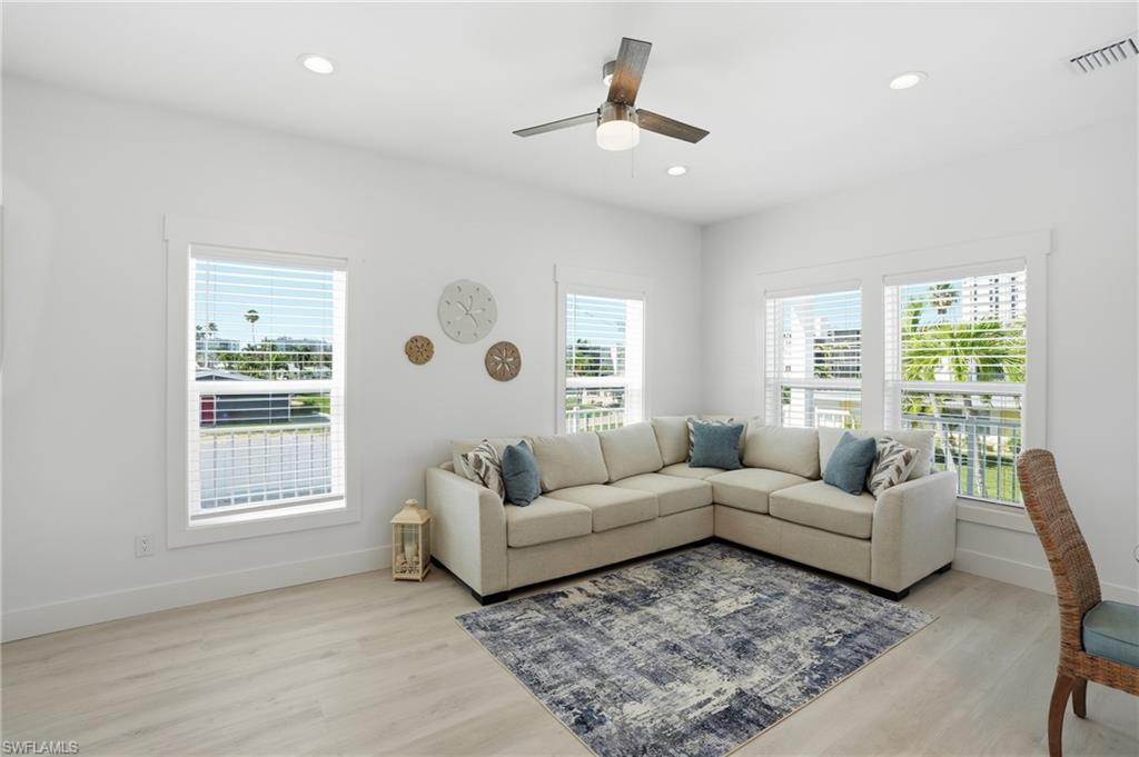 1 Fairview Blvd Property Photo 8