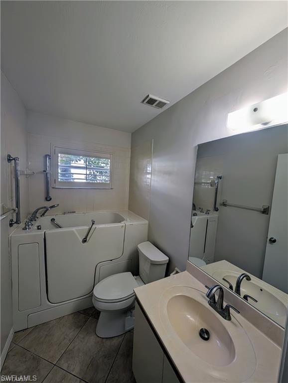 1915 Courtyard Way S G102 Property Photo 8