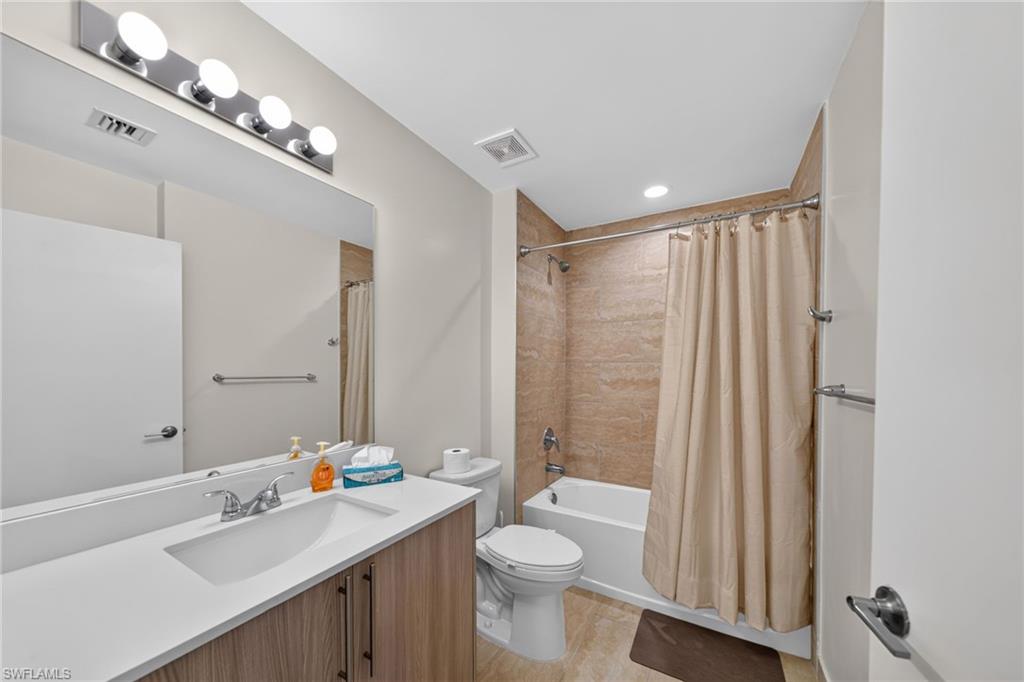15901 Royal Pointe Ln 405 Property Photo 12