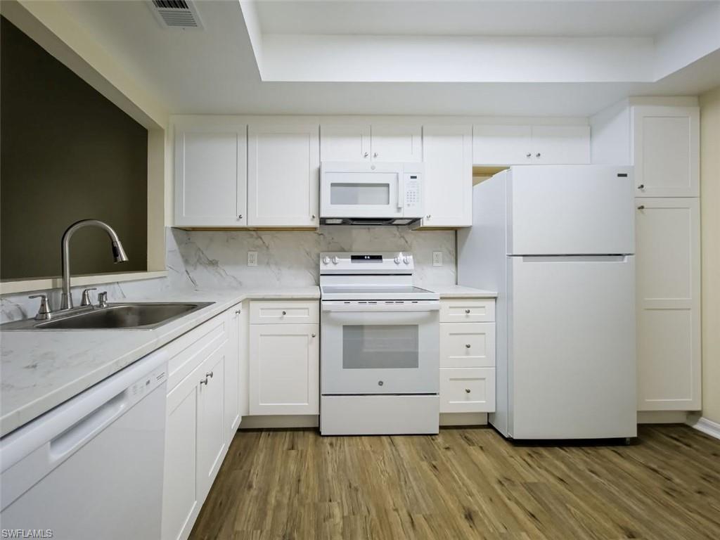 4209 Castlewood Dr Property Photo 3