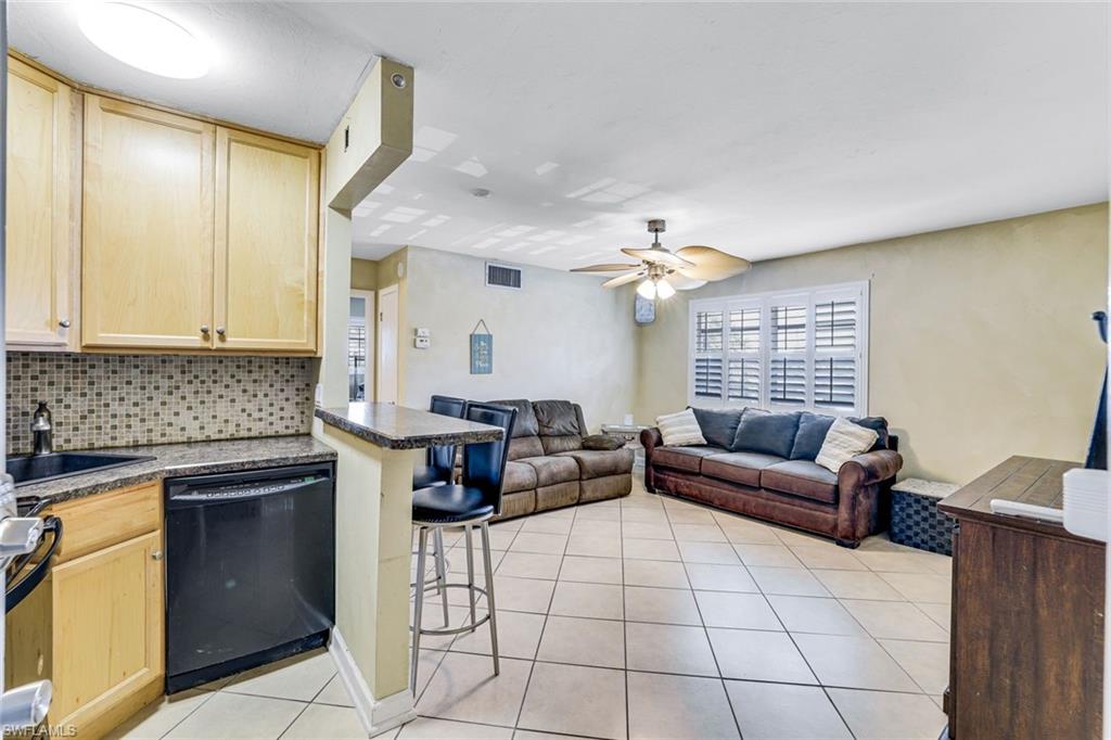 457 Tallwood St 406 Property Photo 5