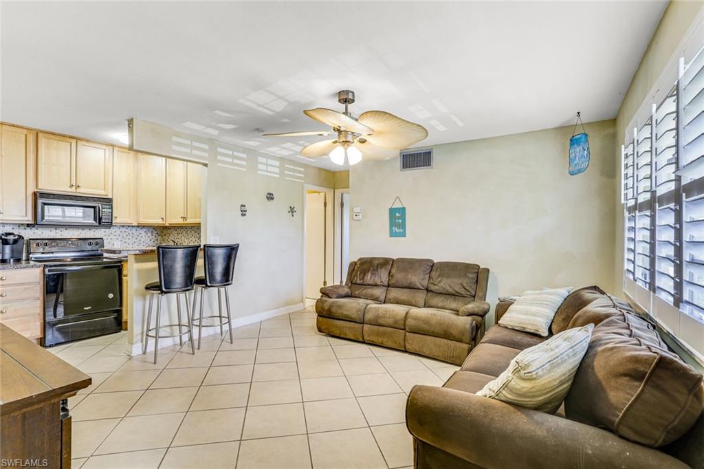 457 Tallwood St 406 Property Photo 7