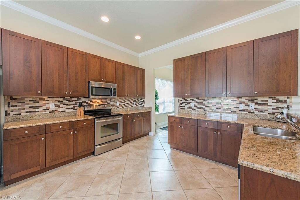 6559 Monterey Pt Property Photo 5