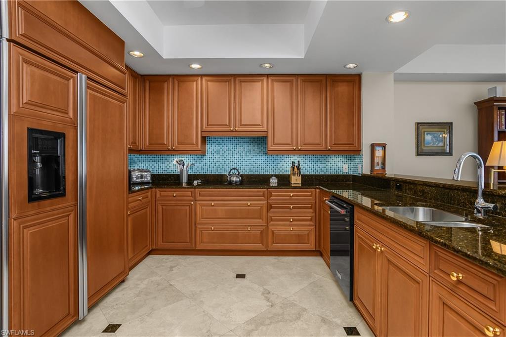 8787 Bay Colony Dr 906 Property Photo 13