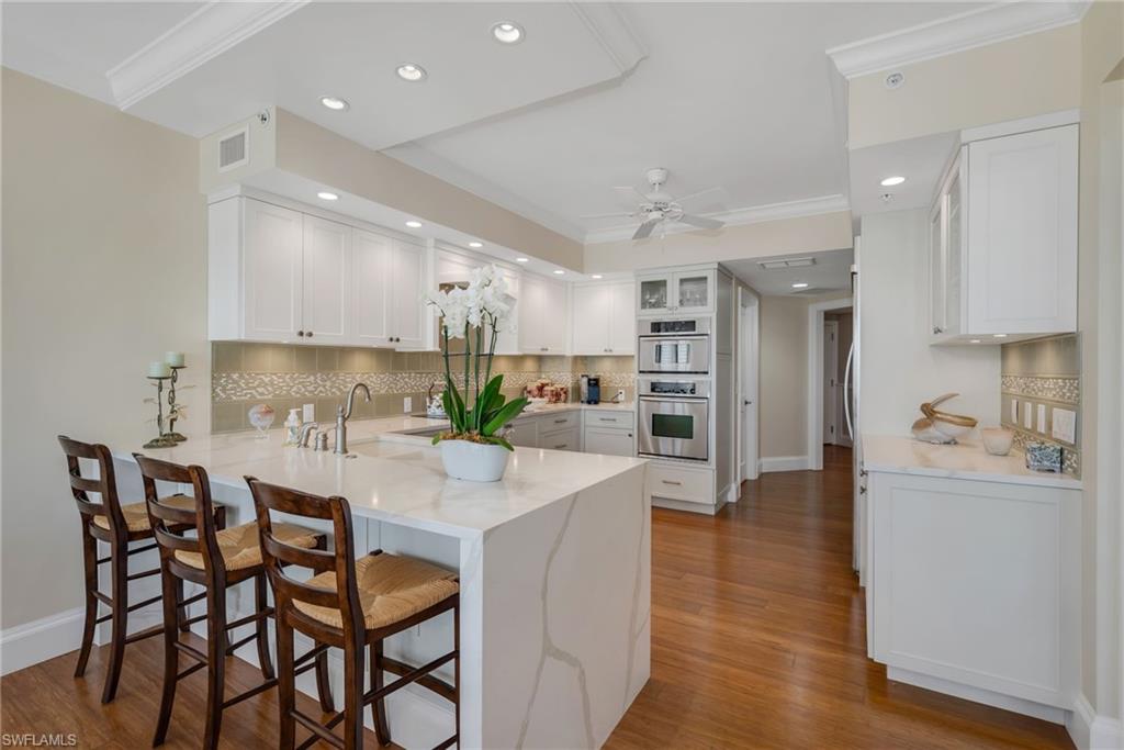 8171 Bay Colony Dr 403 Property Photo 6