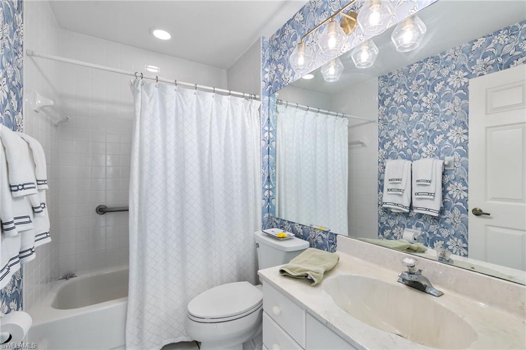 768 Wiggins Lake Dr 202 Property Photo 16