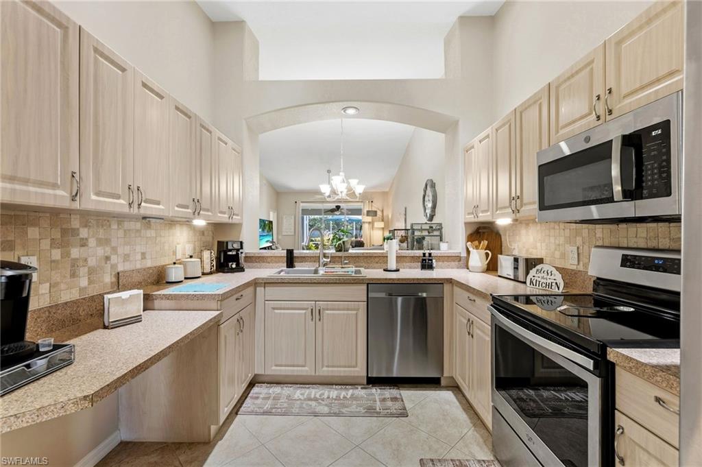 6242 Mandalay Cir 55 Property Photo 6