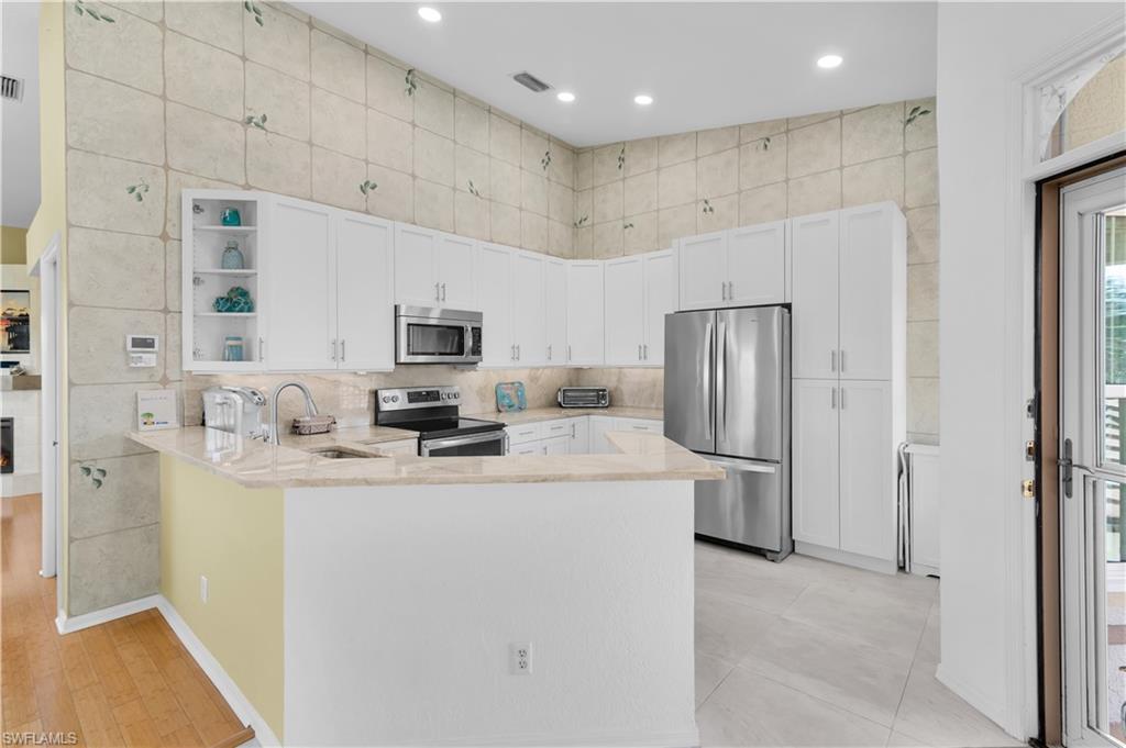 162 Newport Dr 1207 Property Photo 6