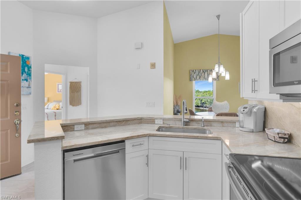 162 Newport Dr 1207 Property Photo 8