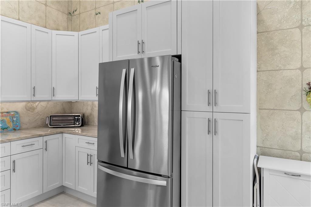 162 Newport Dr 1207 Property Photo 9