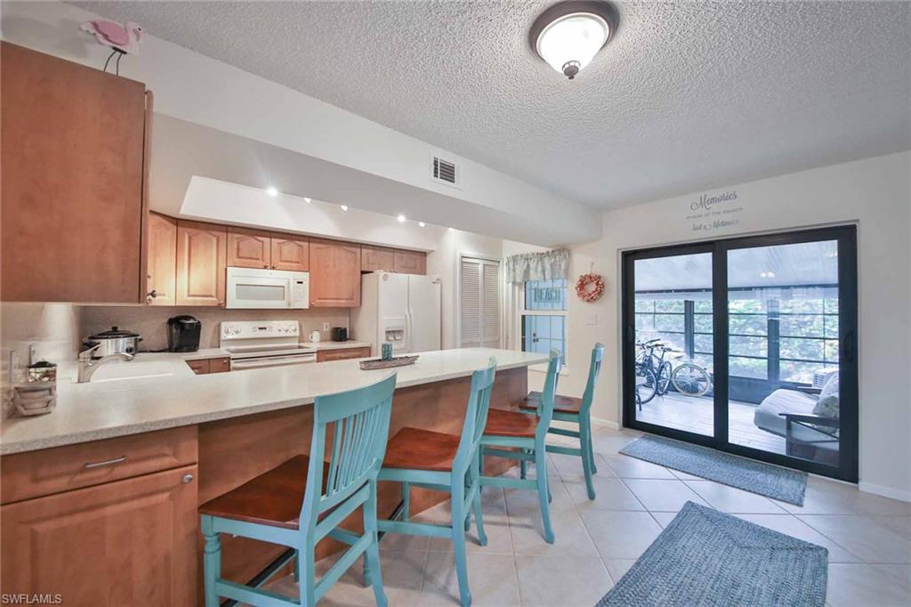 68 Marco Villas Dr R-5 Property Photo 3
