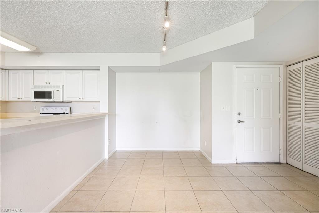 1265 Wildwood Lakes Blvd 106 Property Photo 8