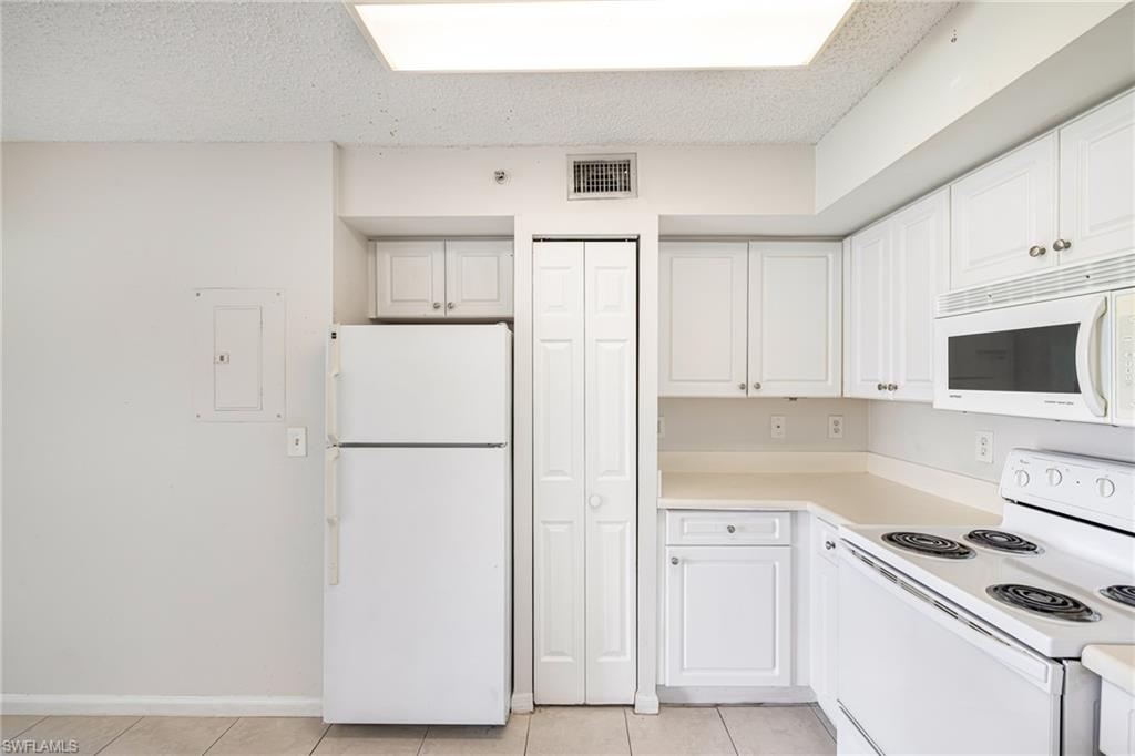 1265 Wildwood Lakes Blvd 106 Property Photo 11