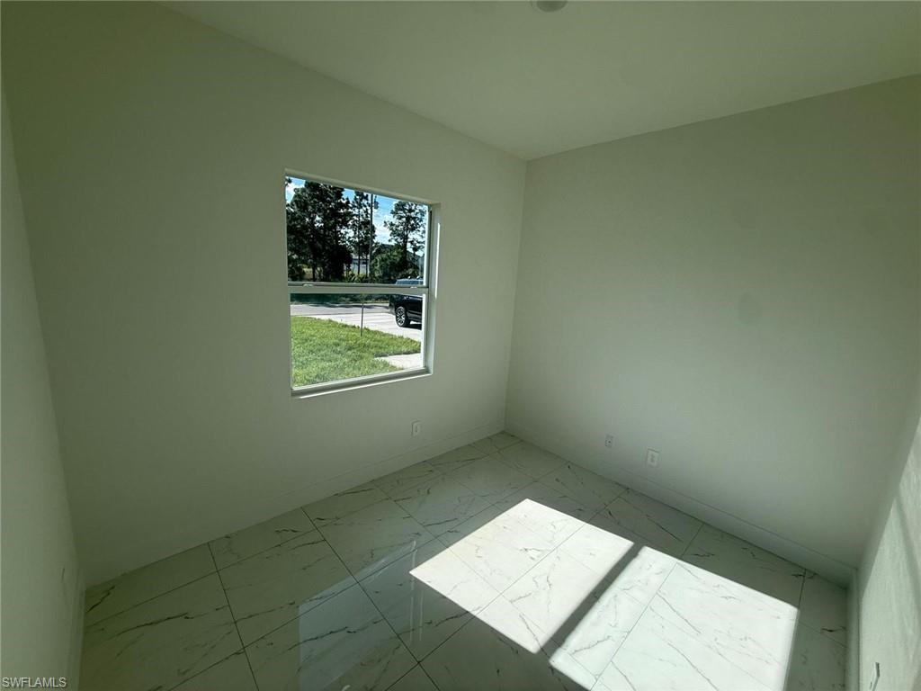 1121 Florence St E Property Photo 27