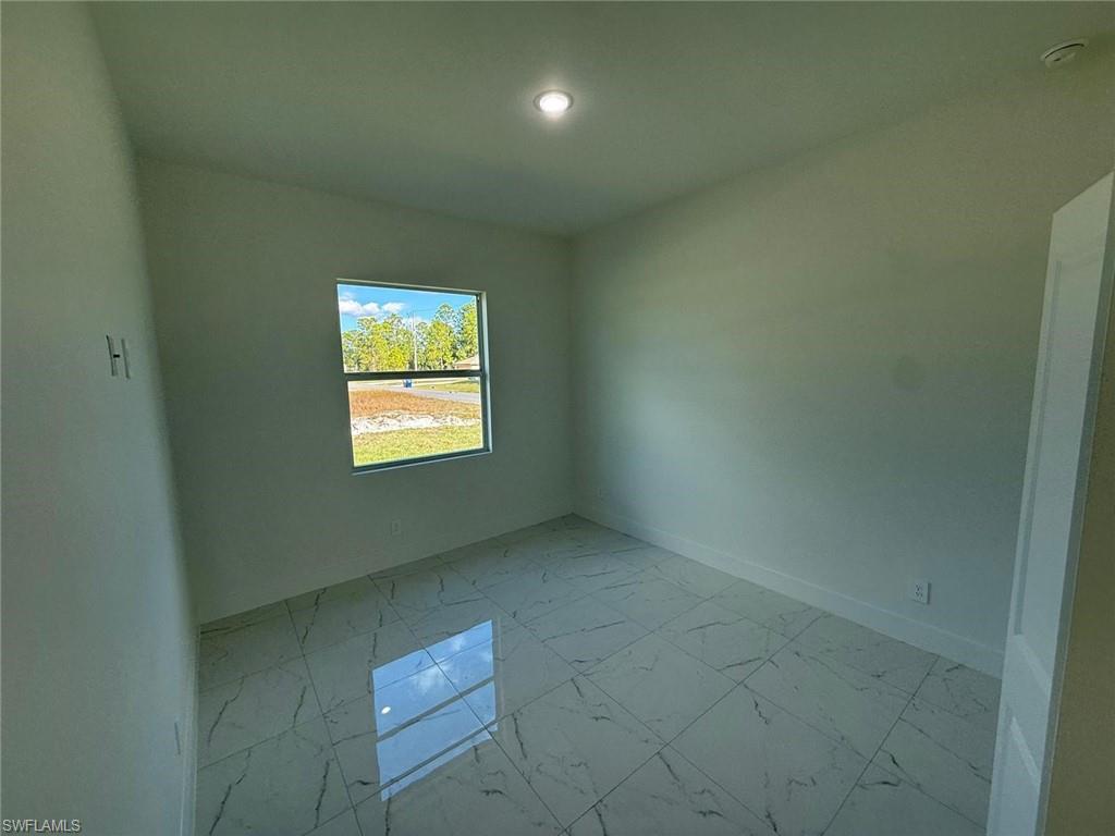 1121 Florence St E Property Photo 30