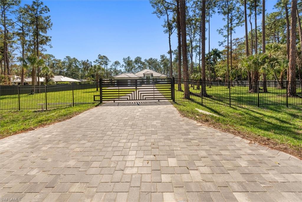 5080 Hickory Wood Dr Property Photo 3